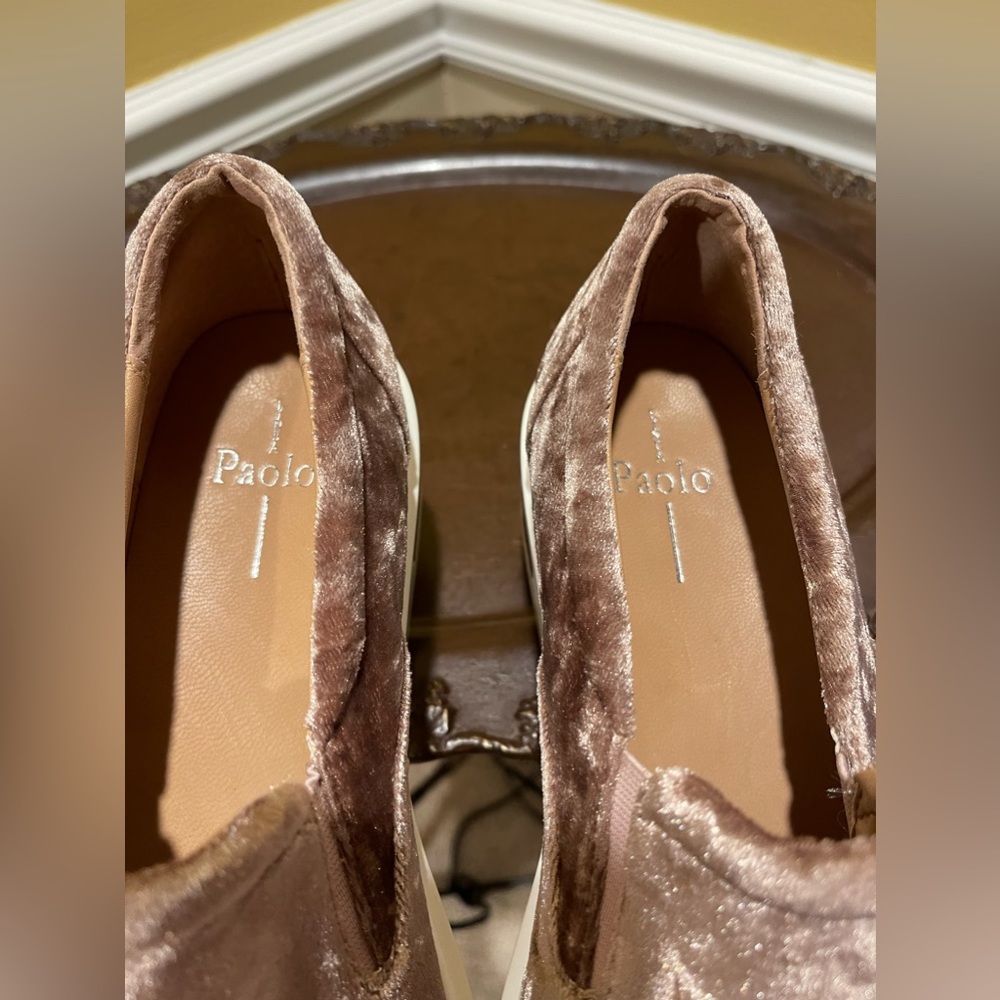 NWOT Women’s J Paolo Crushed Velvet Sneakers - Picture 7 of 8